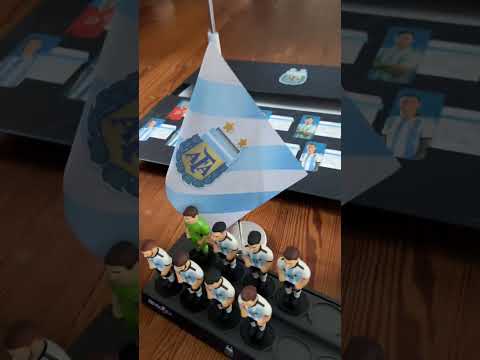 Messi le presto la Copa a Mirko! Fuente: Mirko