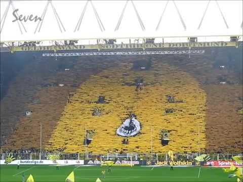 Mosaico da torcida do Borussia Dortmund da Alemanha.