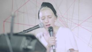 WHITE HINTERLAND, &quot;RING THE BELL&quot; // Live at the Wilderness Bureau