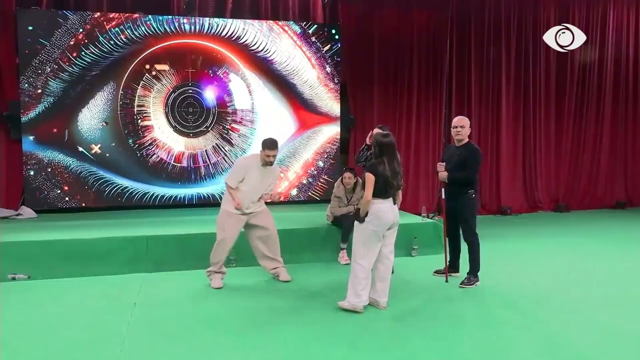 Janë fëmijë…/ Greta diskuton me grupin e saj për pjestarët e tjerë