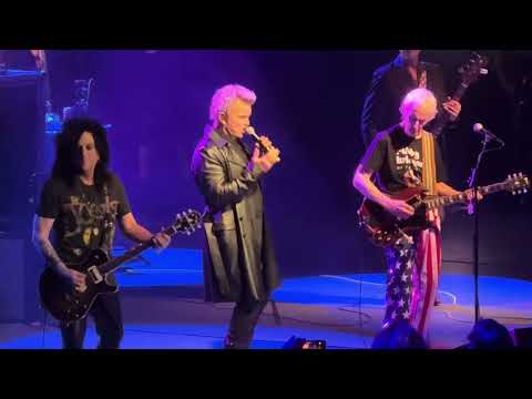 Robby Krieger w/ Billy Idol “L.A. Woman” live at the Greek Theatre in Los Angeles, CA (10/30/2025)