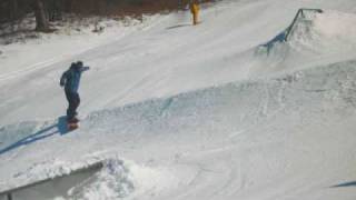 preview picture of video 'Surf na Neve em Hot Springs - Snowboard'