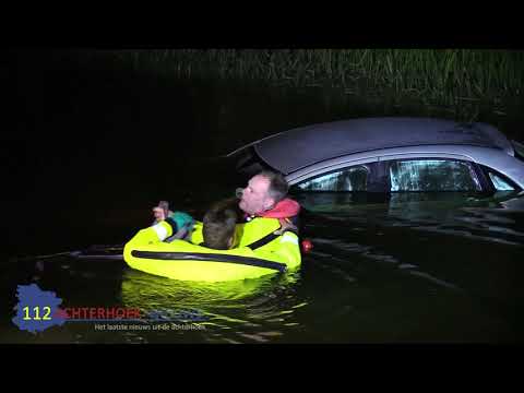 Auto rolt van oprit in Bredevoort en eindigt in de Boven Slinge, brandweer schiet te hulp