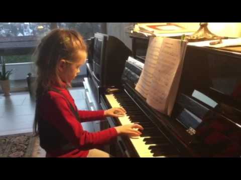 Romy spielt "Anuschka" von Wladimir Rebikow
