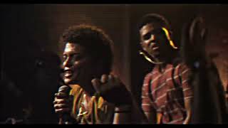 Locked Out Of Heaven jetzt Video ansehen