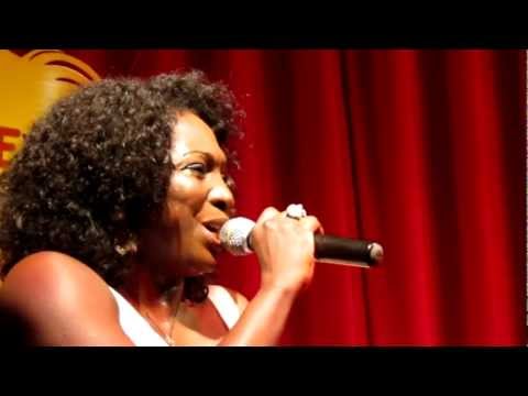 Dhi Ribeiro - É De Manhã - Bar Brahma - 26/10/2012 (HD)