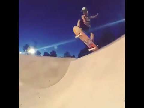 Incredible kid skateboarder (7 YEAR OLD)