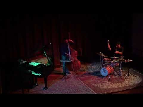 Almeno tu nell'universo - OIRTRIO - Giulio Scaramella / Marco Trabucco / Max Trabucco