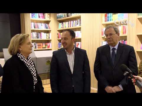 Valentina Leskaj dhe shtëpia botuese Toena dhuruan disa nga librat e tyre për Librarinë Ulqini