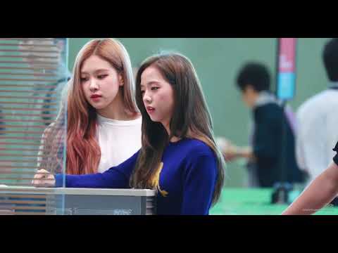 180809 BLACKPINK Rosé, Jisoo Heading to New York For New York Fashion Week NYFW