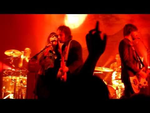 broken social scene ft. amy millan & feist - 7/4 (shoreline) (live in toronto 12/10/2010)