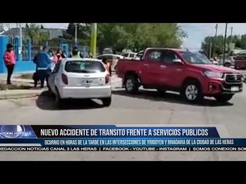 Accidente de transito entre intersecciones de calle Yrigoyen y Rivadavia frente a Servicios Publicos