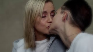 3x09 Stella and Piper First Hot Lesbian Kiss Scene
