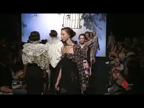 TSUMORI CHISATO - PARIS Fashion Week SS 2010 Fashion Runway show defile catwalk | EXCLUSIVE footage