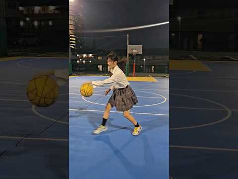 制服でバスケしてみた #basketball #handling #バスケ #streetball #jk #sports #ストリートバスケ #shorts #yuma