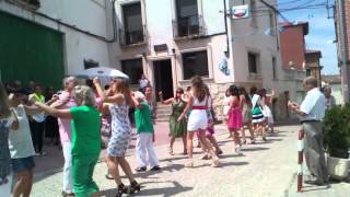 preview picture of video 'Fiestas de San Roque 2013 en Encinas de Esgueva (12)'