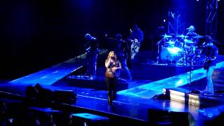 Kelly Clarkson - Impossible @ Acer Arena 17 April 2010