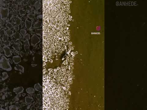 Slush puppie paddle in Swedish winter. ❄️ #sup #paddleboard #sweden #winter #ice #icebreaker