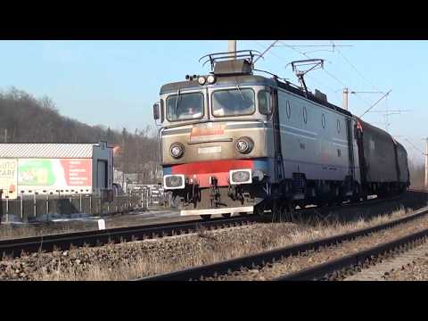Tren de marfa CFR Marfa trece prin orasul Liteni cu EA243 - 15.01.2020