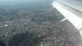 preview picture of video 'Aterrizaje en Guatemala en Navidad (Landing in Guatemala City)'