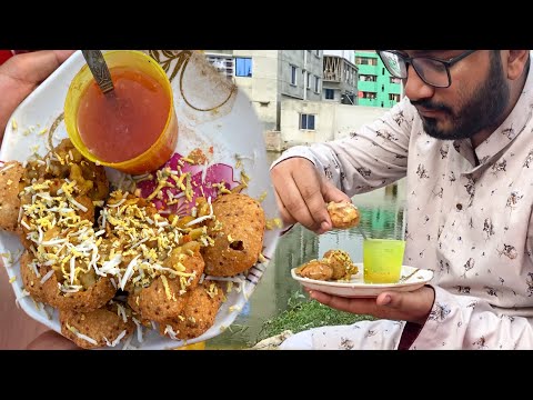 Eating Fuchka (Panipuri / Golgappa) - Mouth Watering Spicy Food - Bengali Street Food