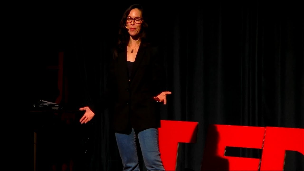 La reina del KAOS | PETER PÁNIKA | TEDxArxiduc