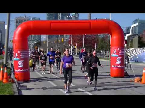Toronto Sctotiabank Waterfront Marathon 2013