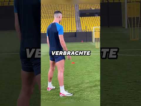 Warum nimmt Ronaldo immer diese Haltung ein, bevor er einen Freistoß ausführt?