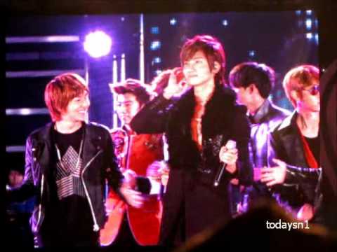 111009 SHINee 2PM TVXQ Beast - New York New York (singing together) at New York Korea Festival NJ