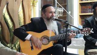 "חידוש כמותו לא היה מעולם"... יוסף קרדונר בהופעת חג חנוכה מלאה באור וזוך אמיתי...