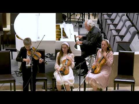 VALER BOGDAN și elevii talentați