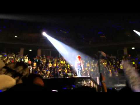 yesung throw glasses toward us / SS4 BKK 120318