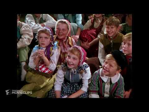 Hans Christian Andersen 1952   The King's New Clothes Scene 1