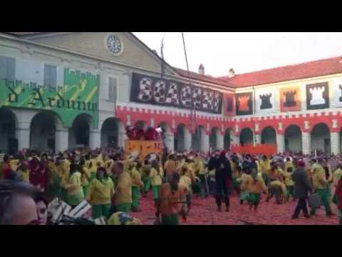 Battaglia delle arance 2013 piazza Ottinetti