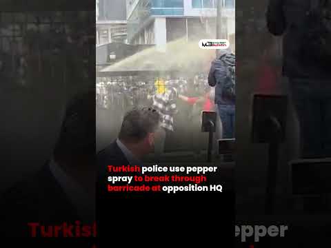 Turkish Police Use Pepper Spray at Opposition HQ Clash