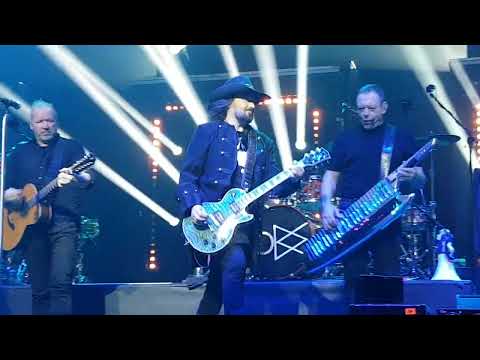 Lucie - Černí andělé (Winning Group Arena- Brno, 1.12.2023)