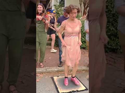 Miss Moonshine Buckdances Fastest Bluegrass Fiddle Tune Ever - Chomp and Stomp ‘22 - Yellow Dandies