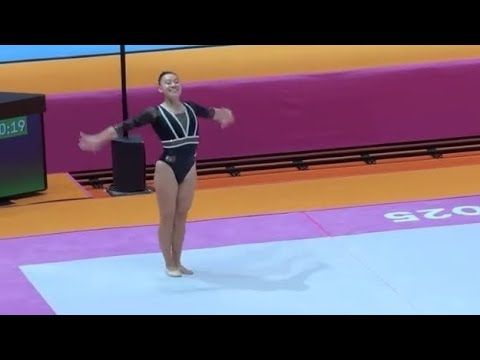 Leanne Wong goes on floor - All-around Final - World Championships 2025