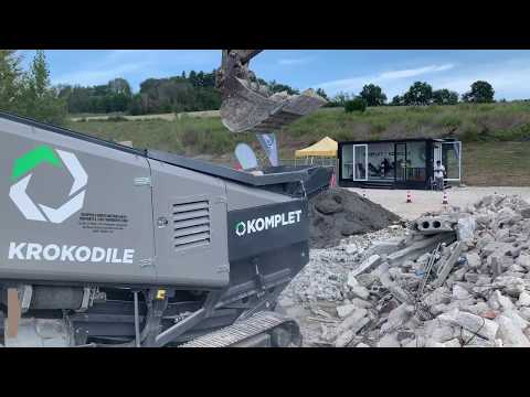 The mighty Krokodile from Komplet processing concrete, wood and asphalt