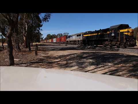X31+VL360 quietly cruise north out of Maryborough bound for Ultima, Victoria.