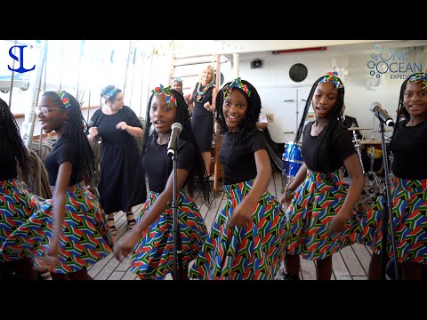 Concert on board in Cape Town: Children from Berea Primary School