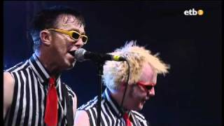 Video She Goes To Finos de The Toy Dolls