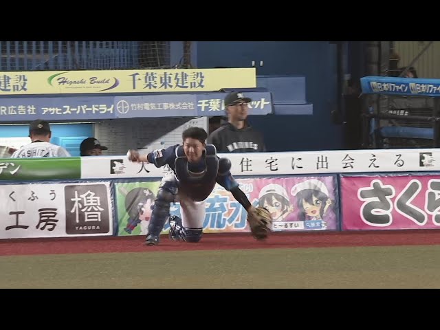 【6回裏】ベンチ前でも恐れずナイスキャッチ!! ライオンズ・古賀悠斗のファインプレー!! 2024年4月17日 千葉ロッテマリーンズ 対 埼玉西武ライオンズ