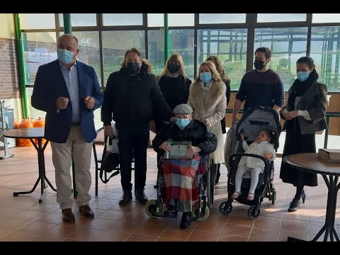 Lisardo Sánchez Polo celebra su centenario en la residencia de Villarino acompañado de su familia