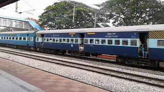 preview picture of video 'Hyderabad-Mumbai Hussainsagar Express in angry mood!'