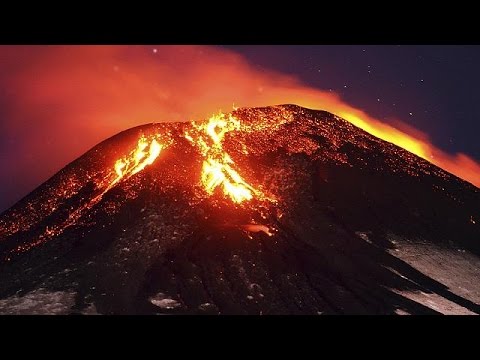 В Чили эвакуируют «соседей» вулкана Виль