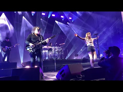 Chvrches and Robert Smith (live) - Just Like Heaven - o2 Academy Brixton 16 March 2022