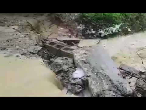 Inundații la Doagele. Drumul Dragomirești – Plopana, blocat