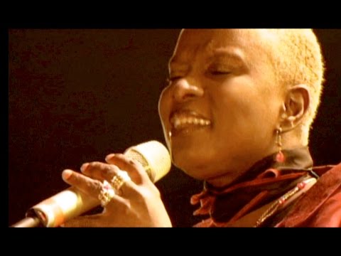 Angelique Kidjo - Malaika - Africa Live in Dakar