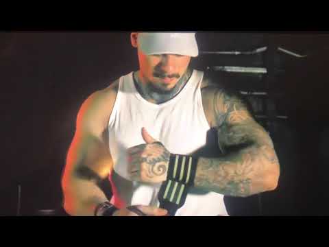 Clipe da música Veneno de Léo stronda com cenas gravadas na Academia Richard.